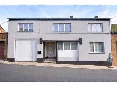 maison 3 façades avec garage