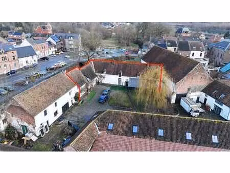 rebecq - aile complète d'une ferme de 273m2+100m2 d'annexe !