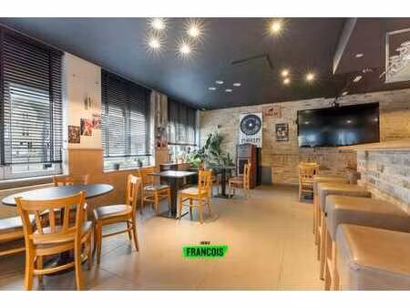 spacieuse maison d'angle/boutique dans le centre ville de m…