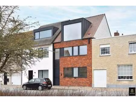 maison contemporaine située dans le vieux knokke  à quelques