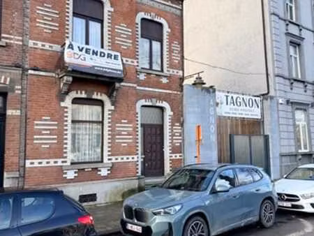 maison de maître à rénover en bordure de boulevard