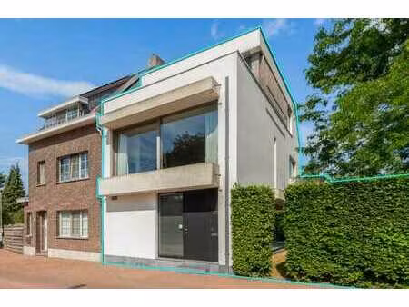 perfect onderhouden moderne & lichtvolle woning met 3 slk...