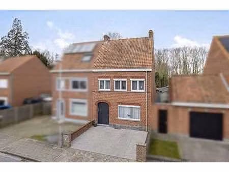 maison à vendre à vlamertinge avec jardin  garage et 3 chamb