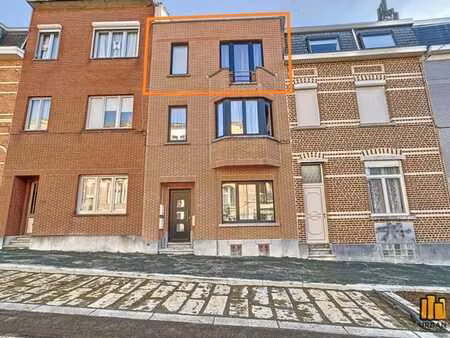 appartement 1 chambre et bureau avec petite terrasse