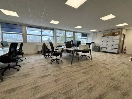 location bureau 168 m² à saint-priest (69800)