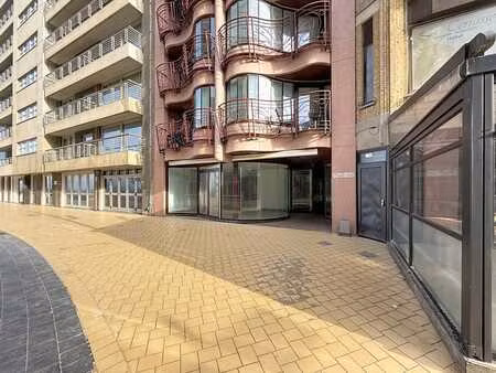 espace commercial à louer dans le zeelaan à la panne.