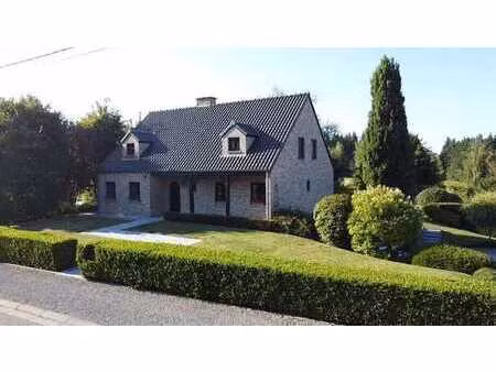 5590 haversin - 4 ch - 220 m² - 16 ares - caves - 2 garages