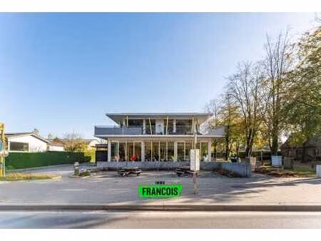 propriété commerciale unique avec 2 appartements locatifs à…