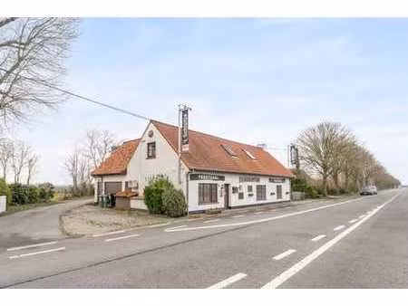 bien commercial de caractère avec logement à wulpen