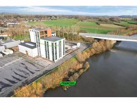 bureau à vendre dans un emplacement central à kerkhove !