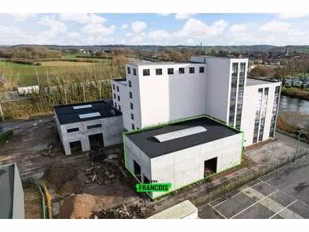 entrepôt à vendre dans un emplacement central à kerkhove !