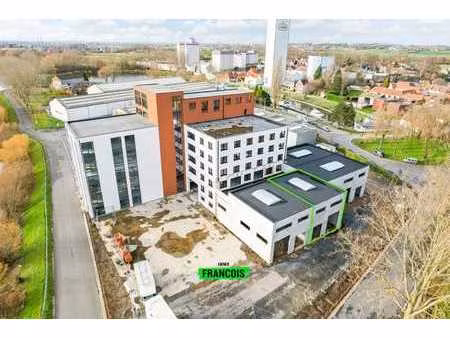 entrepôt avec bureau à vendre dans un emplacement central à…