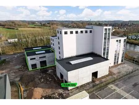 entrepôt avec bureau à vendre dans un emplacement central à…