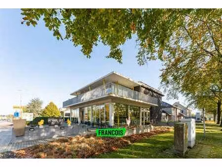 propriété commerciale unique avec 2 appartements locatifs à…