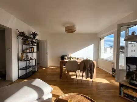 vends t3 entierement rénové clinique charcot