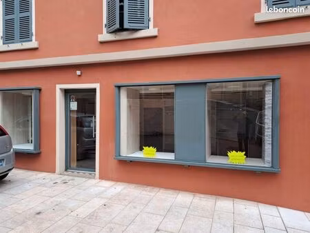 loue local commercial