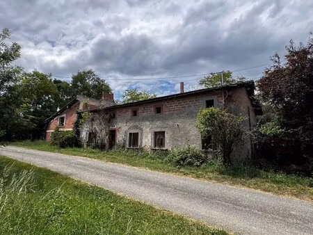 ancienne ferme à restaurer sans voisinage immédiat