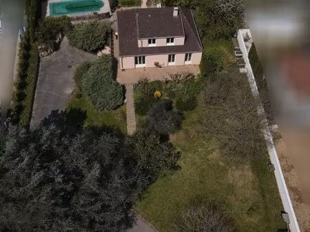 grande maison familiale avec terrain