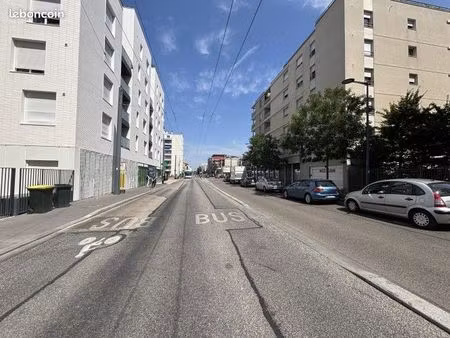 local commercial 75 m²