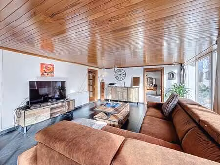 vaste appartement 2ch de 147 m² avec une vaste terrasse