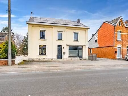 maison 4 chambres avec piscine  commerce et garage spacieux