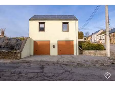 petit appartement avec 2 grands garages