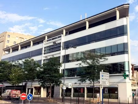 bureaux rénovés et lumineux à louer à rueil-malmaison – proximité rer a – quartier dynamiq