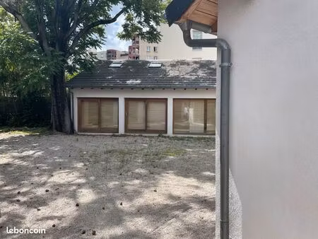 beau locaux bureaux ou professionels