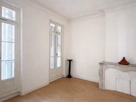 à vendre – grand t3 haussmannien à rénover – 13001 marseille