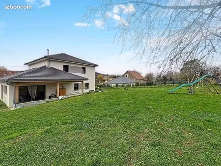 maison 8 pièces 157 m²