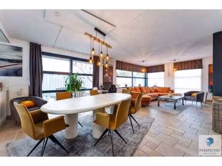centraal gelegen instapklare woning op 734 m² met mooie t...