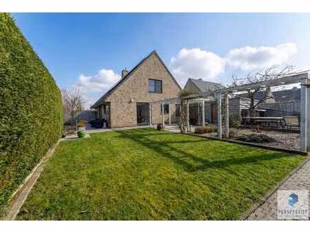 centraal gelegen instapklare woning op 734 m² met mooie t...