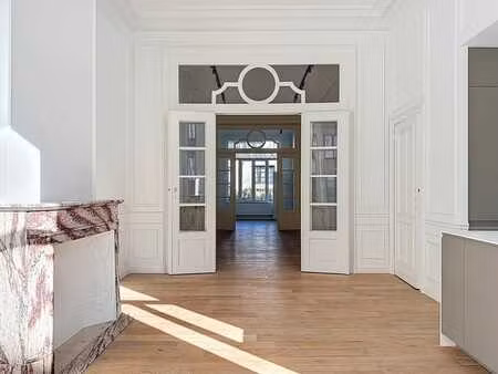 châtelain – bel appartement une chambre rénové.