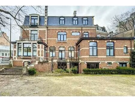 vleurgat -immeuble de commerce et de bureau 1100m2 + parking