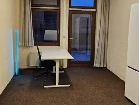 bureau 1 à 2 personnes - métro alma