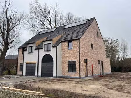 verkaveling van 10 splinternieuwe ben woningen met garage...