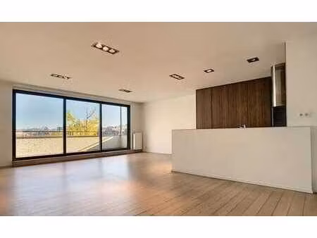 penthouse contemporain avec vaste terrasse!! a visiter...