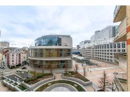 bel appartement non-meublé avec 2 ch. + 2 salles de bain