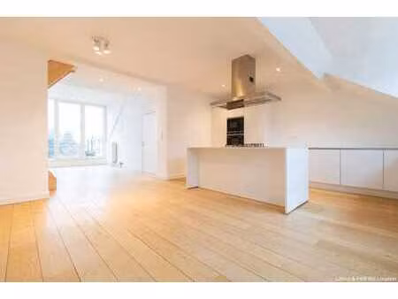 saint-gilles  à proximité de la place du châtelain