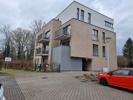 mons st. denis  700 m shape  appt 1 chb. dans parc calme