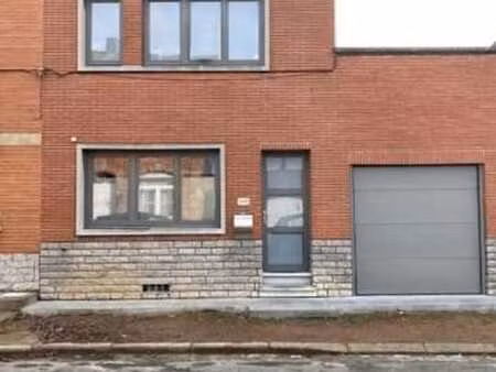 belle et spacieuse maison avec terrasse et jardin