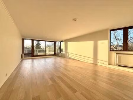 stockel - appart 3ch. avec terrasse et garage 2 voitures