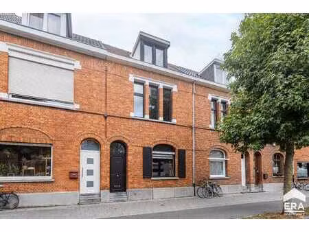 maison de caractère avec 4 chambres  2 terrasses et jardin