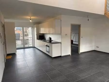 très bel appartement 1 chambre et bureau en mezzanine garage