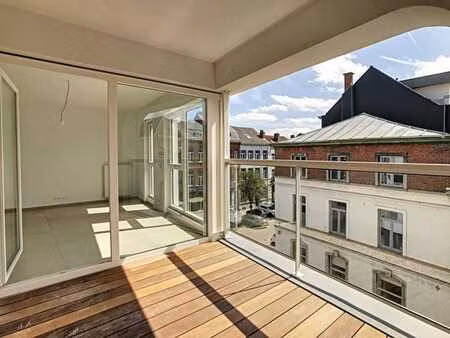 sublime appartement neuf de deux chambres avec terrasse et e