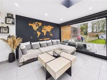 coquette maison mitoyenne idéalement située à deux pas du ce