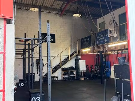 à saisir - local pélissanne 140m2