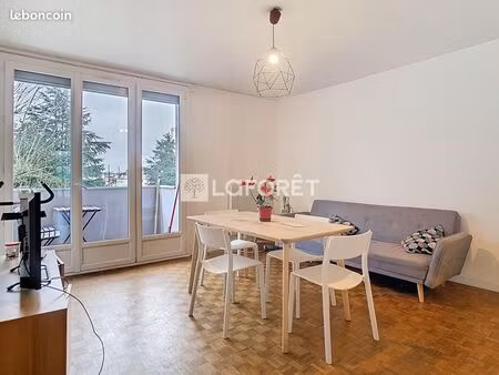 appartement 1 pièce 82 m²