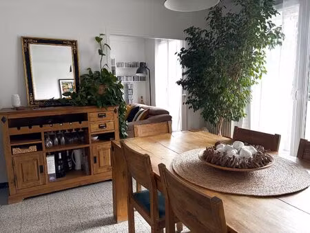 cuers bel appartement t4 avec 2 balcons  loggia  cave et place de stationnement privative