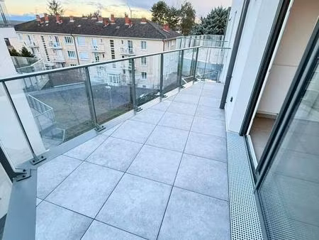 3 pièces au 3 ème étage avec extérieur